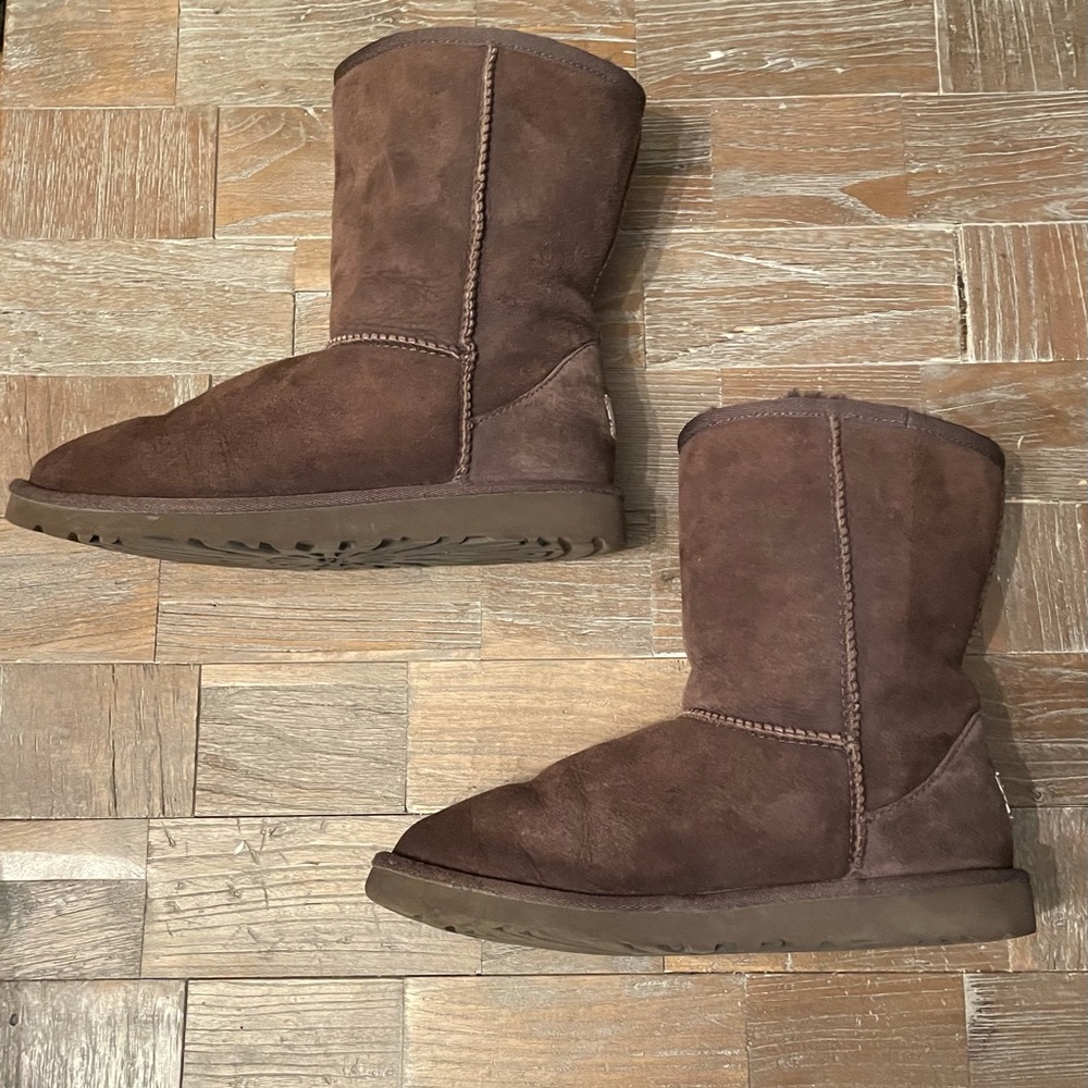 UGG Classic Short Boot🖤 - Picture 8 of 14